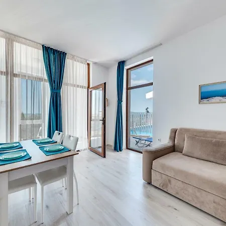 Apartment Amazing Sea