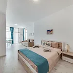 Apartment Amazing Sea